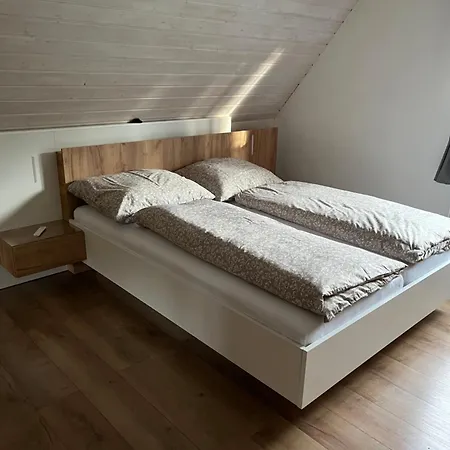 木屋 V Ceskem Raji Pod Kumburkem Syrenov