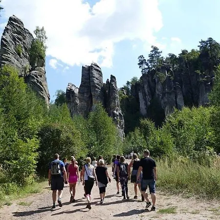 V Ceskem Raji Pod Kumburkem Syrenov